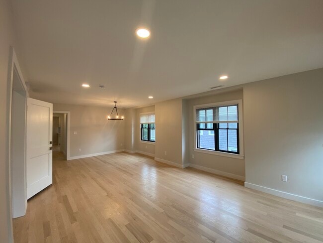 Photo - 33 Brimmer St Unit 2