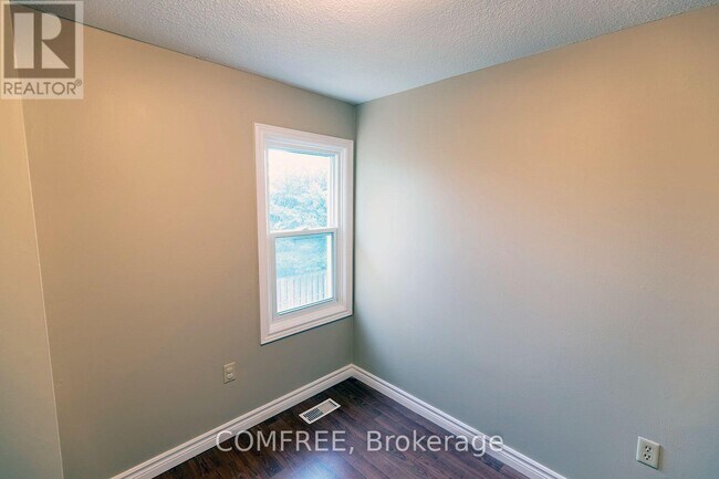 Photo - 7591 Scholfield Rd