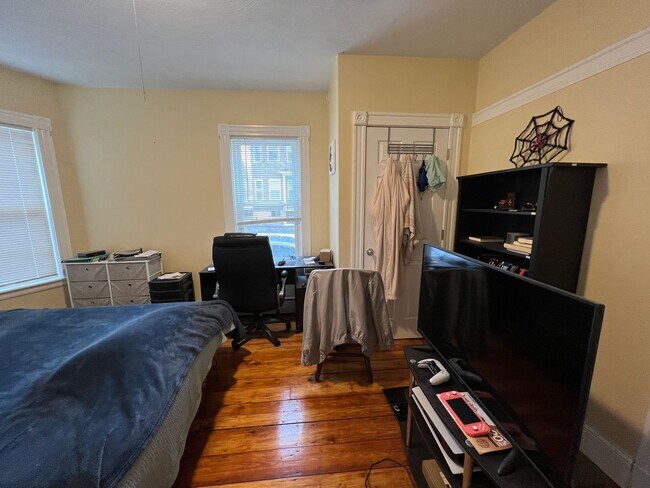 Photo - 3 bed/1 bath in Somerville