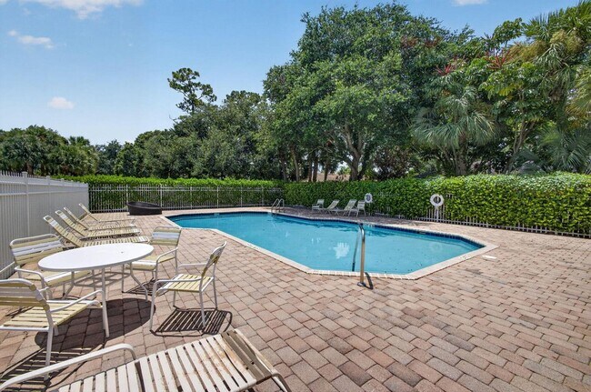 9181 Villa Palma Ln