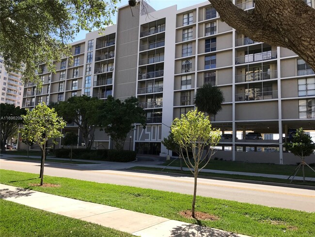 Photo - 17500 N Bay Rd Condominio Unidad S907