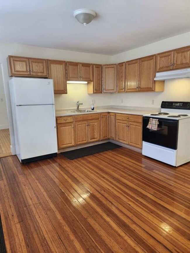 Kitchen - 85 Carroll St Unit #1