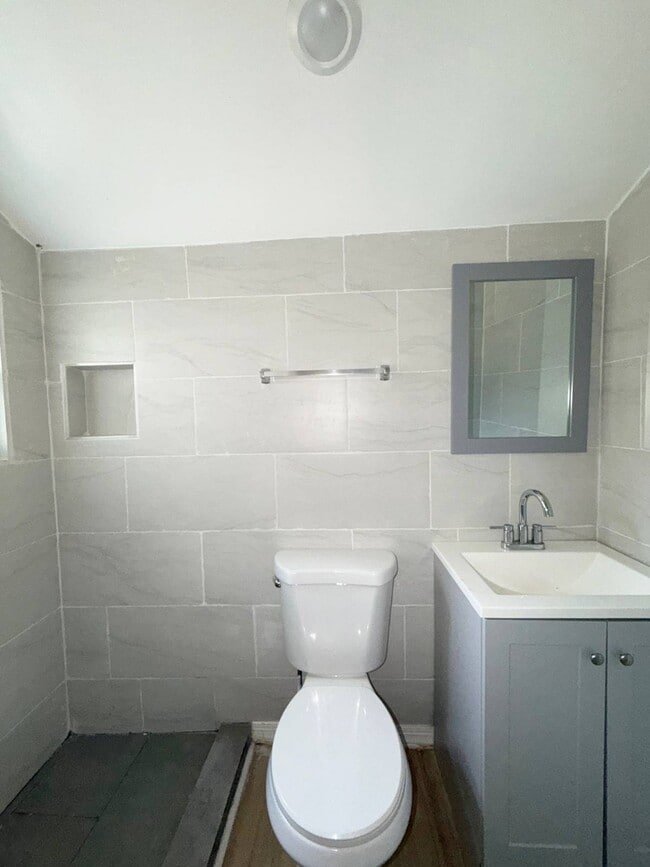 Photo - 101 W 21st St