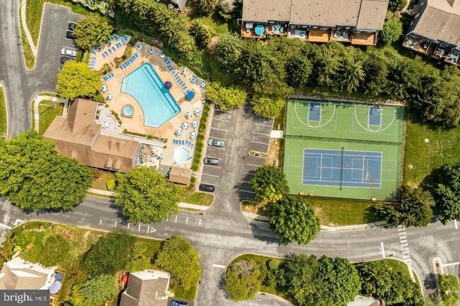 Photo - 102 Whistling Swan Ln