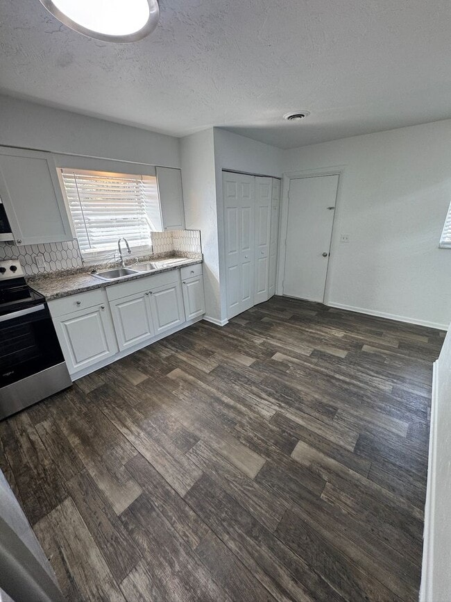 Photo - 1640 NE 71st Pl