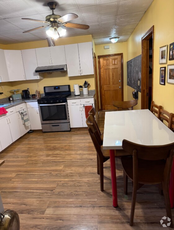 Building Photo - 153 Cherry St Unit 3 Rental