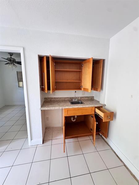 Building Photo - 579 NW 41st St Unit #D Rental