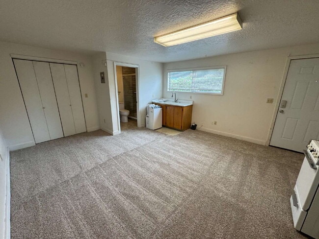 Photo - Studio Cottage / 1/2 off 3rd Month's Rent Unit B