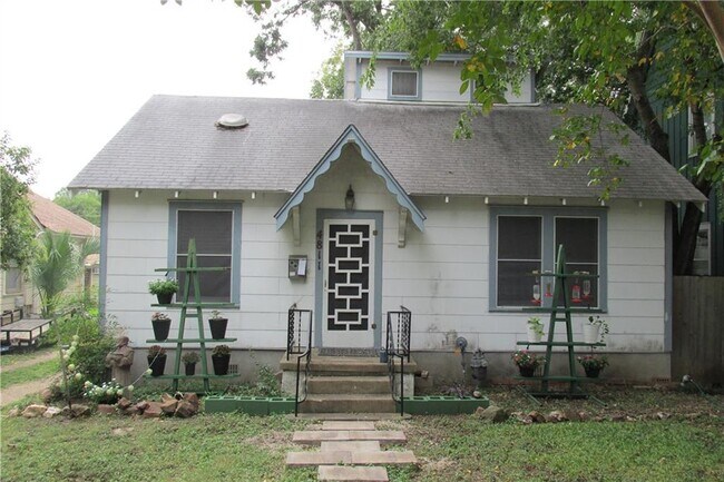 Photo - 4811 Red River St