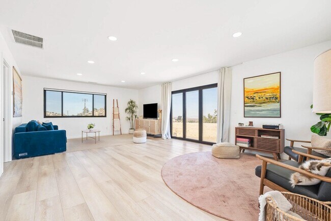 Photo - 56484 Oakwood Dr