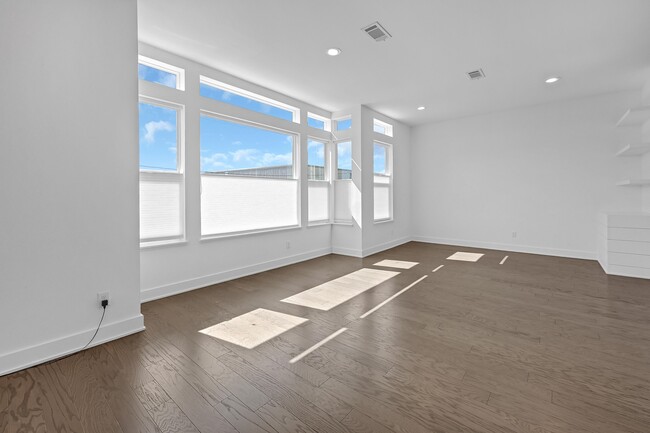 Building Photo - 1405 Sylvester Rd