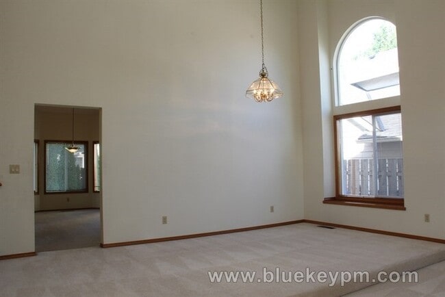 Photo - 4 Bed, 3 Bath Home w/ 1 Bed and 1 Full Bath on Main Near Bethany/Rock Creek