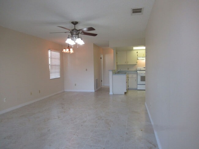 Photo - 2br/2ba Duplex with Lakeview