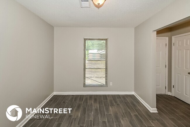 Photo - 2895 Devon Cir