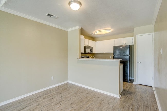 Photo - Spring Hill Village Apartments