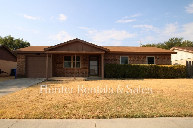 Building Photo - Mountain of Amenities!