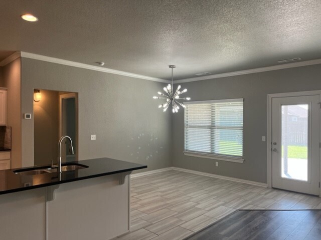 Photo - 4338 Leafield St