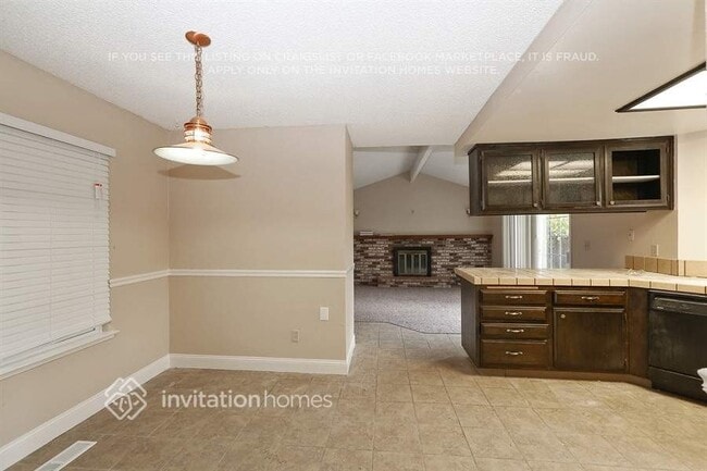 Photo - 962 Almond Dr