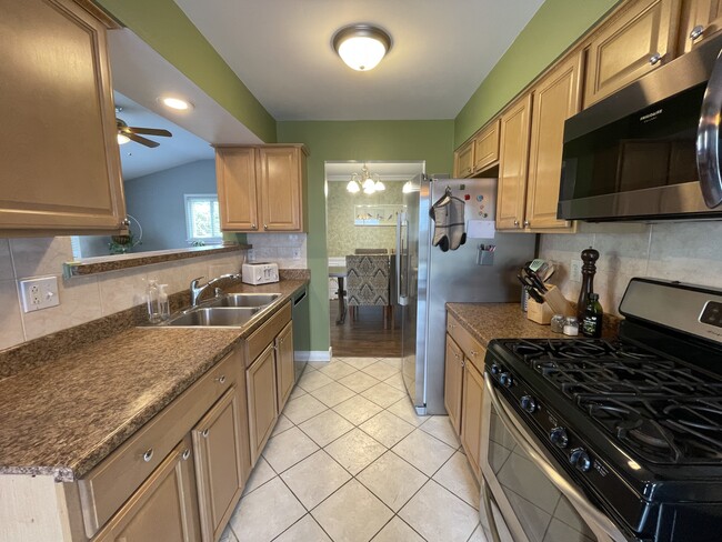 Photo - 2863 Foster Ave