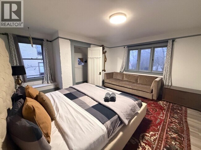 Photo - 2029 Collingwood St