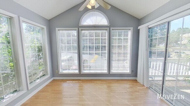 Photo - 652 Balfour Rd