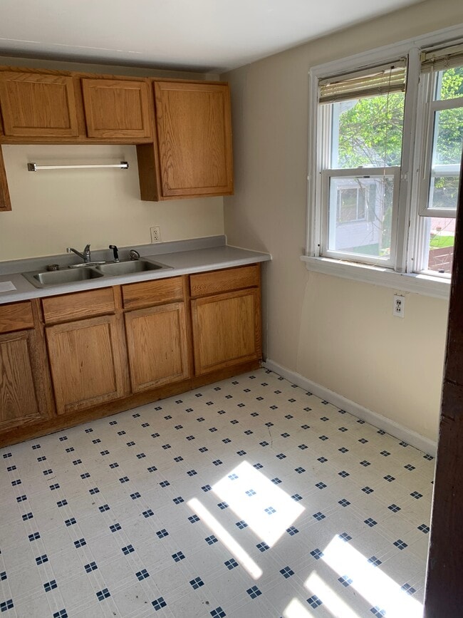 Photo - 2107 Birch St