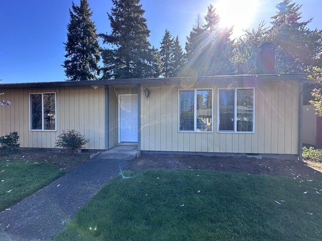 Building Photo - Charming 2 bdrm, 1 bath in Maplewood Neigh... Unit 33 Rental