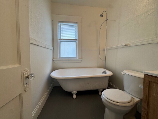 3039 E 126th St Unidad Down Unit