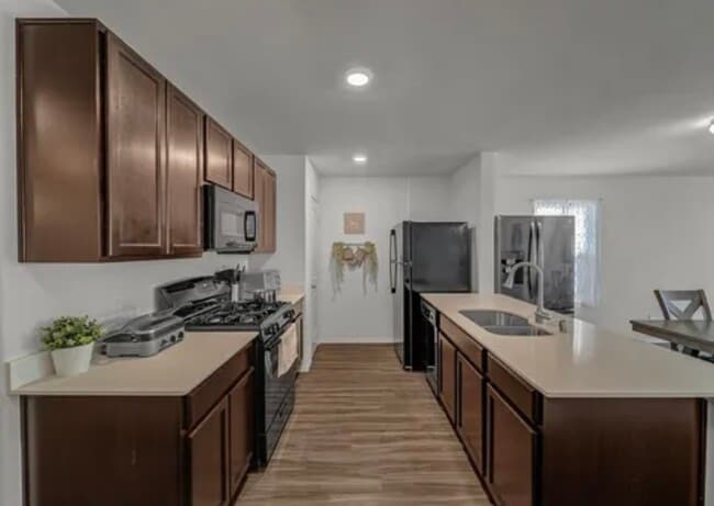 Photo - 5689 McClelland St