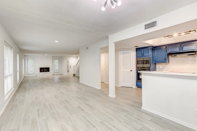 Photo - 5431 Collinwood Ave