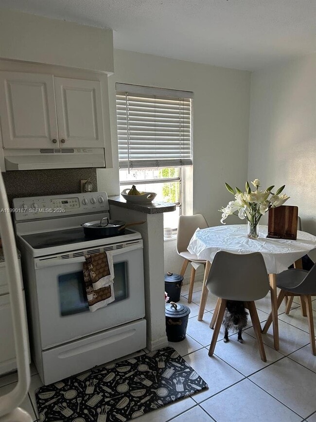 Photo - 11 SW 32nd Ave Unit 4