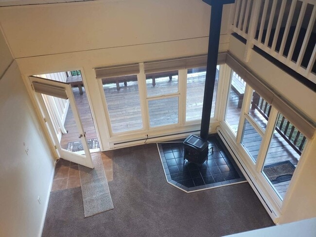 Building Photo - Move in Ready 1 Bed/1Bath in Clearwood with detached 2 car garage!