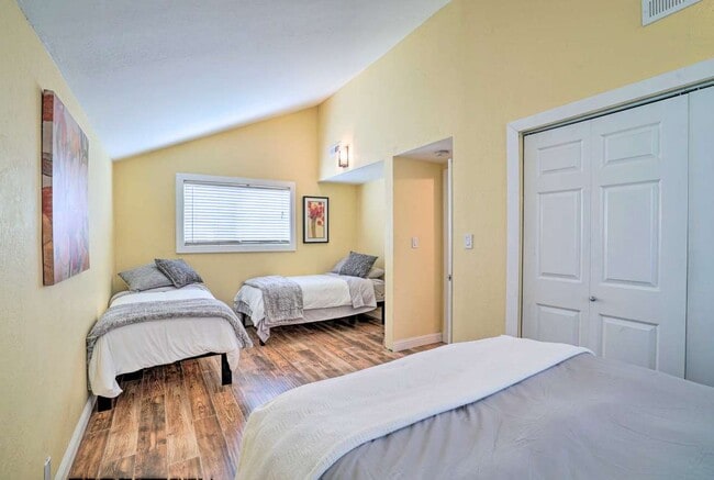 Photo - 550 36th Ave