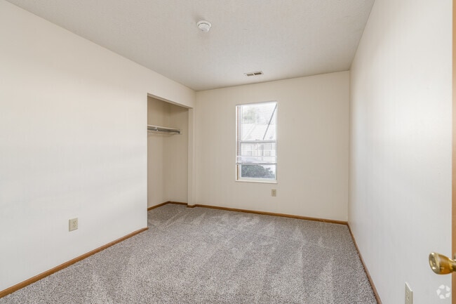 4BR, 2BA - 1,286SF - Bedroom