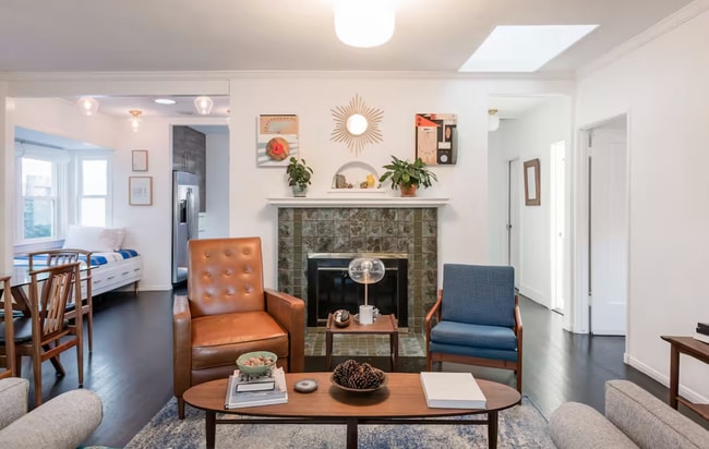 Building Photo - 829 Superba Ave Rental