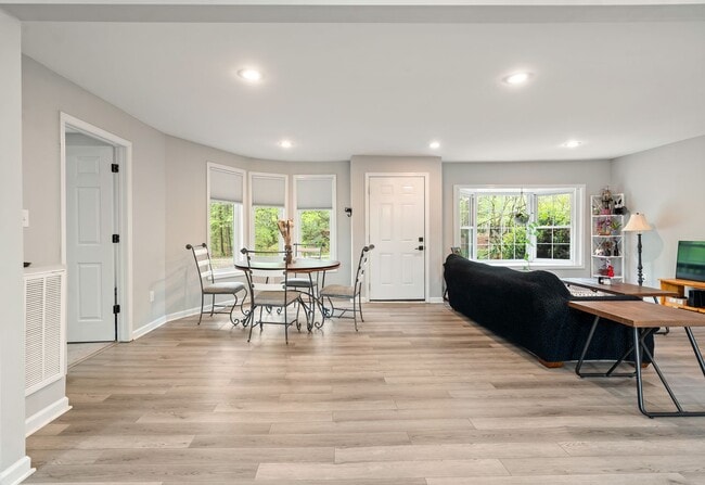 Photo - Nature Lovers 3 Bed 2 Bath Chapel Hill Ranch Available early August