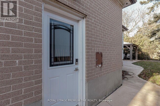 Photo - 2085 Bridge Rd