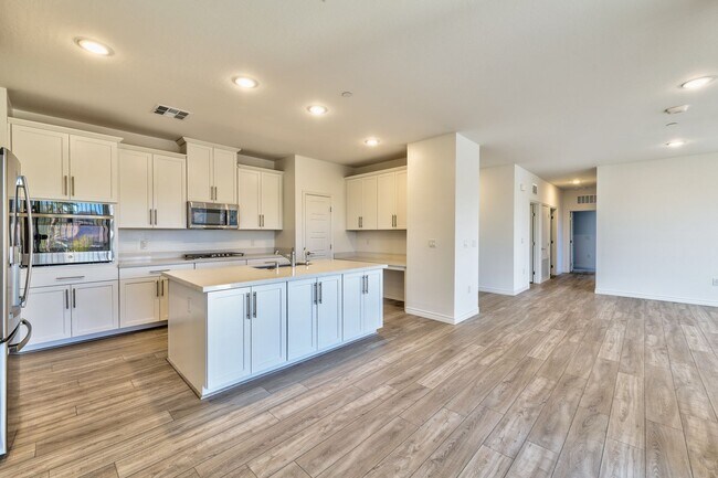 Photo - 2555 Hampton Rd