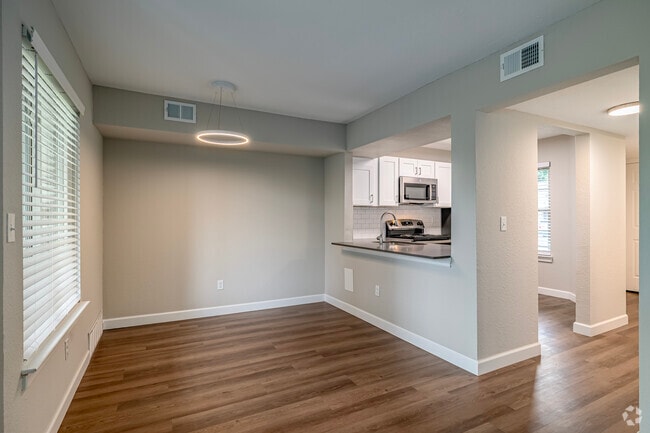 1BR, 1BA - 706SF - Dining Room