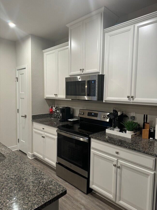 Photo - 140 Spring Grove Way