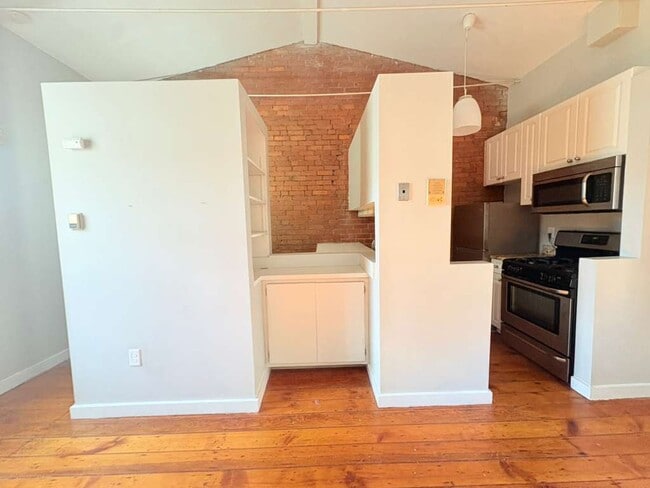 Photo - 604 Chapel St Unit 1