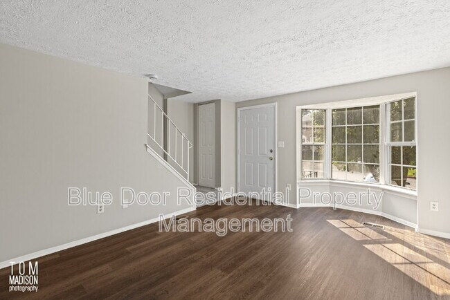 Photo - 916 Pentwood Ct Townhome