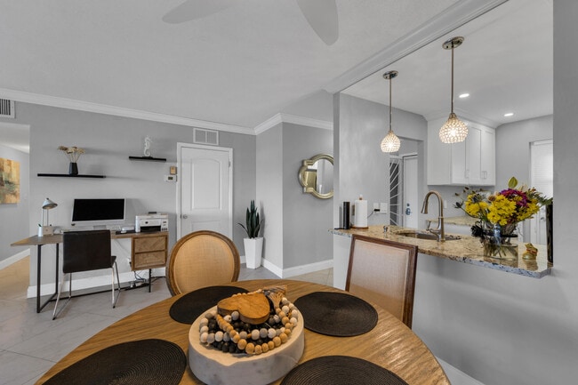 Photo - 390 N Federal Hwy Unidad 204