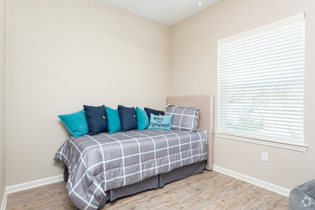 2 BR, 2 BA - 891 SF