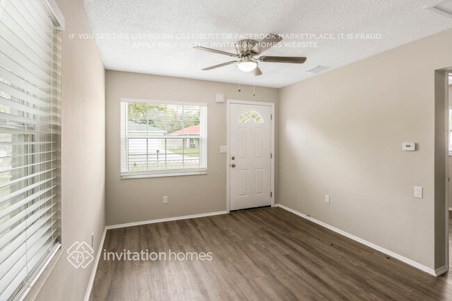 Photo - 421 2nd Ave NE