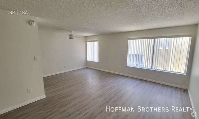 Building Photo - 5461 KESTER AVE. SHERMAN OAKS, CA 91411 Unit 210 Rental