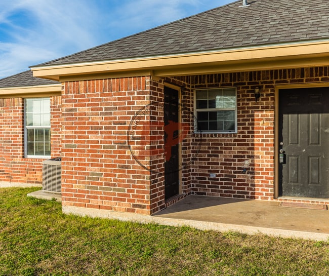 Building Photo - 2824 Jerry Mashek Dr Rental