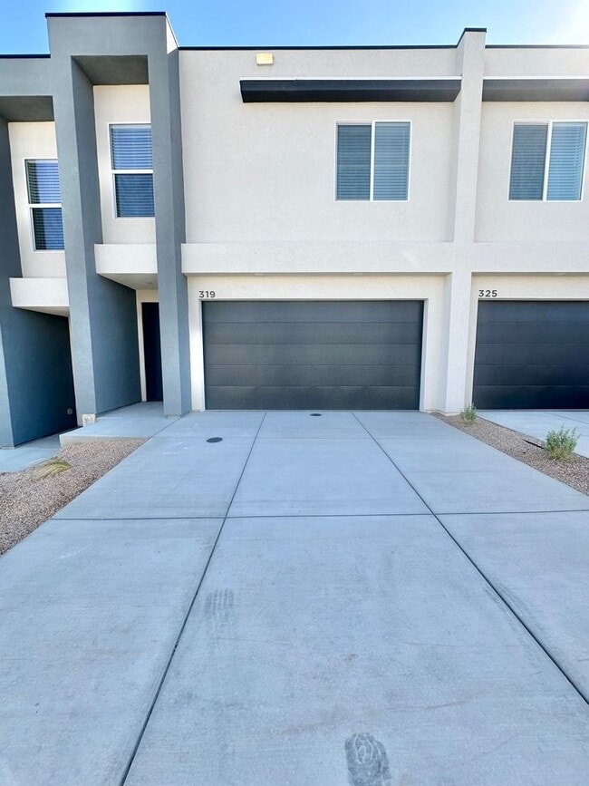 Photo - PET FRIENDLY!! HURRICANE TOWNHOME!