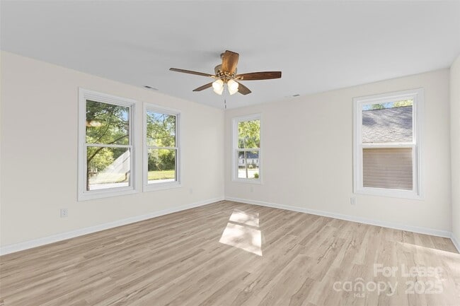 Photo - 660 Chestnut St