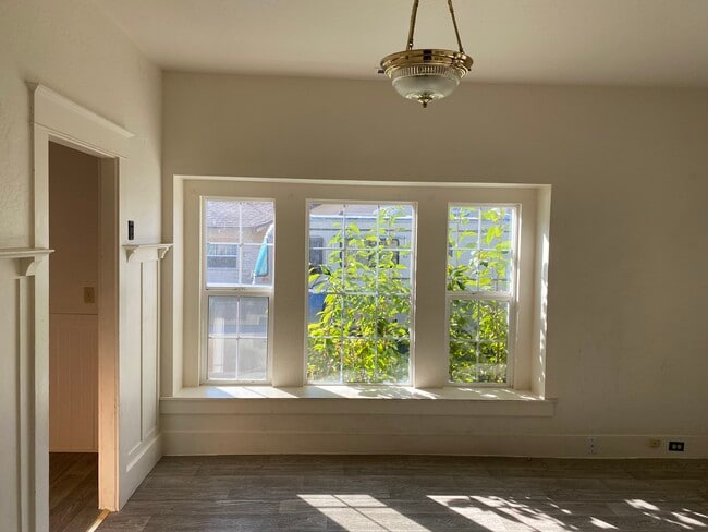 Photo - 719 NE 10th St